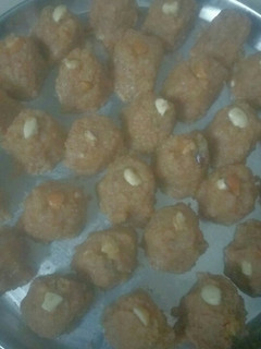 શિયાળુ પાક અડદિયા (Shiyadu Paak Adadiya Recipe In Gujarati) રેસીપી મુખ્ય ફોટો
