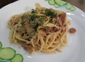 Hình của món Spaghetti sốt kem với ham và nấm.