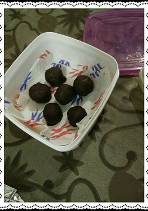 A picture of Chocolate cake balls.