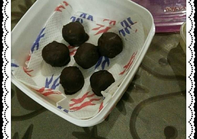 Steps to Make Any-night-of-the-week Chocolate cake balls