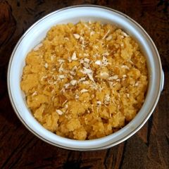 A picture of Sooji ka halwa.