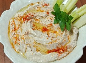 Una foto de Hummus de garbanzos - picoteo saludable