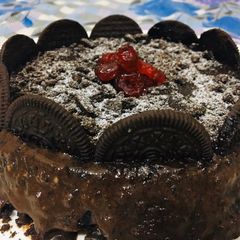 A picture of Orio biscuits cake.