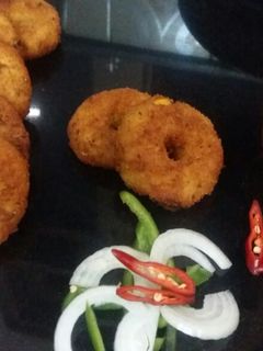 पोटैटो सूजी मेदू वड़ा (Potato suji medu vada recipe in hindi) रेसिपी मुख्य फोटो