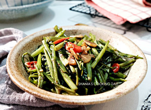 泰式經典蝦醬空心菜 的食譜成品照片