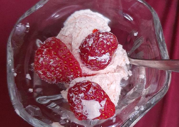 Ice cream strawberry keto