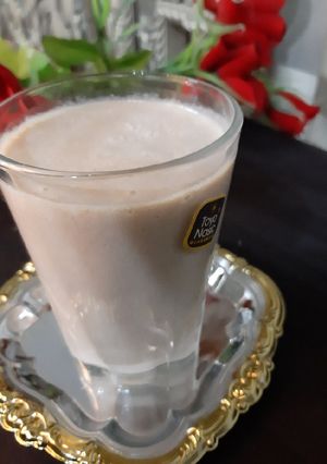 A picture of Chikoo shake.
