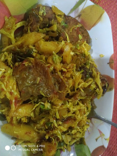 Salad din dankali da kifi ainihin hoton girkin