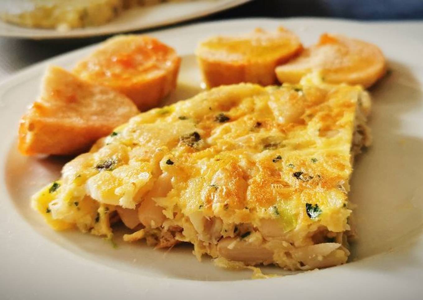 Tortilla de Bacalao con Ajetes y Judías blancas