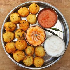 A picture of Poha Aloo Pakoda.