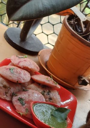 A picture of Beetroot Masala Idlis.