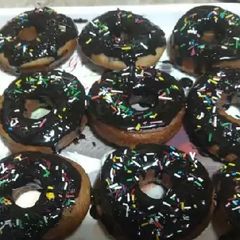 A picture of Dounts.