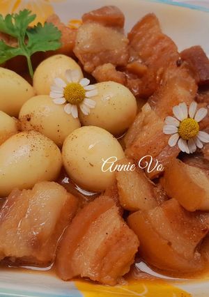 Hình của món Thịt kho trứng cút.
