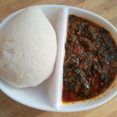 A picture of Tuwo and miyan zogale.