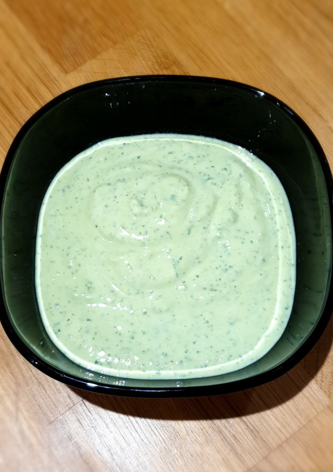 Una foto de Salsa para patatas de cilantro y deluxe