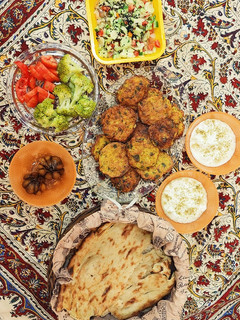 عکسی از دستور کوکوسیب زمینی + پیازچه و جعفری