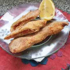 Una foto de Milanesas de pescado rellenas con morrón ahumado