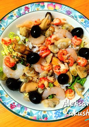 A picture of Seafood Savoy Cabbage Cocktail.