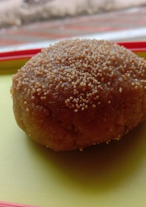 ગોળ ના લાડુ (Gol Na Ladu Recipe In Gujarati) રેસીપી મુખ્ય ફોટો