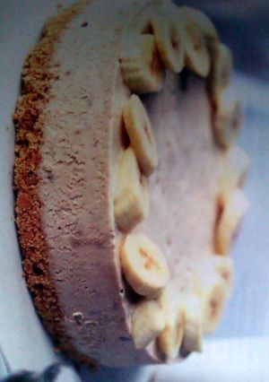 A picture of FROZEN BANANA AND PEANUT BUTTER CHEESECAKE..