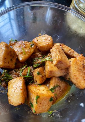 A picture of Garlic and wine swordfish.