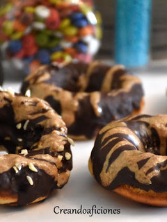 Una foto de Donuts de avena y crema de almendras