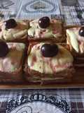 Tiramisù sandwich con frutta mista