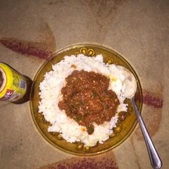 A picture of Farar shinkafa da sauce.