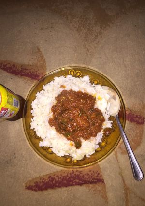 A picture of Farar shinkafa da sauce.