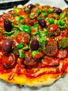 Una foto de 🌶️ Pizza Valentina fácil para una cena rápida ⏱️