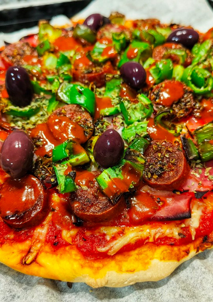 Una foto de 🌶️ Pizza Valentina fácil para una cena rápida ⏱️