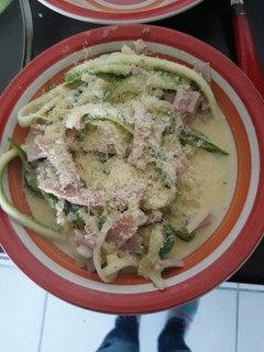 Una foto de Fideos de Zapallo italiano con crema y jamón | Método grez