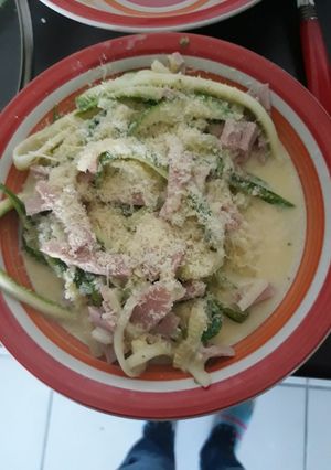 Una foto de Fideos de Zapallo italiano con crema y jamón | Método grez