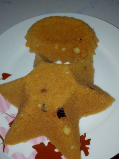 A picture of Mini star light fruit cake.