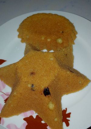 A picture of Mini star light fruit cake.