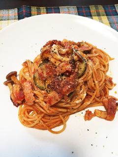 A picture of Zucchini and Bacon Tomato Pasta.