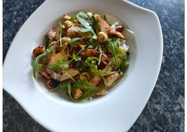 Poulet, Roquette, & Noisettes
