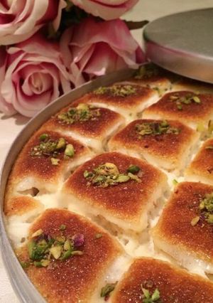 صورة لوصفة طريقة عمل بسبوسة بخطوط القشطة