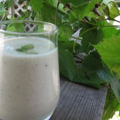 A picture of Kiwi & Yogurt Smoothie.