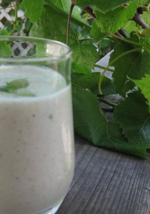 A picture of Kiwi & Yogurt Smoothie.