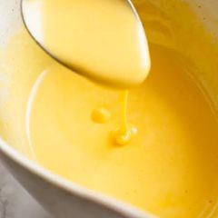 A picture of Hollandaise sause.