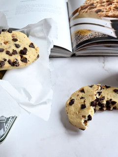 Foto di Biscotti al cioccolato con esubero di pasta madre