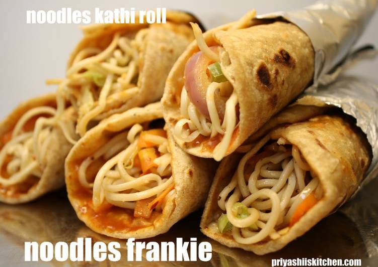 How to Prepare Speedy Noodles Frankie | Noodles Kathi Roll