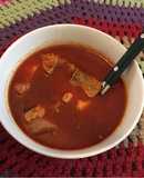 Codillo de puerco en chile guajillo