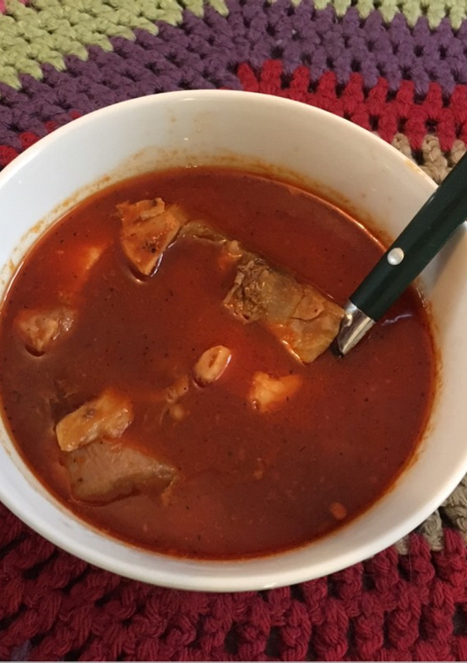 Una foto de Codillo de puerco en chile guajillo