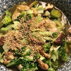Broccoli, shiitake and ginger broth - vegan A picture of Broccoli, shiitake and ginger broth - vegan.