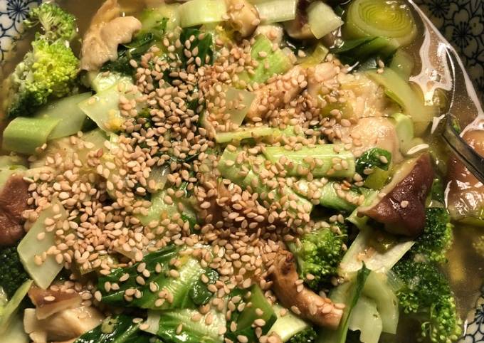 Recipe of Quick Broccoli, shiitake and ginger broth - vegan