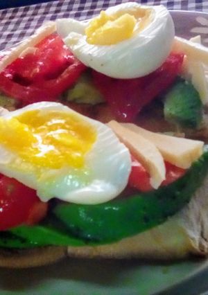 Una foto de Bruschettas con palta ₍₍ ◝( ゚∀ ゚ )◟ ⁾⁾
