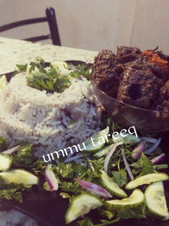 Wake da shinkafa da soyayun yanciki da salad din parsley ainihin hoton girkin