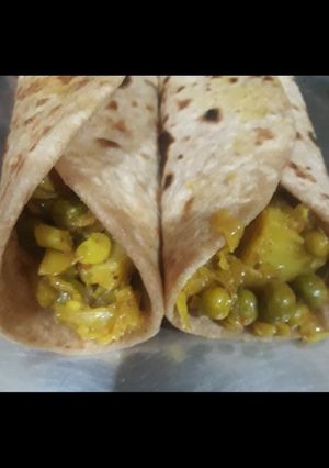 रोटी रोल (roti roll recipe in Hindi) रेसिपी मुख्य फोटो